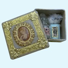 Adorable Presentation Box for your French Fashion Doll
