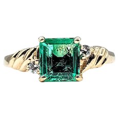 Beautiful Emerald & Diamond Engagement Ring - 18K Gold