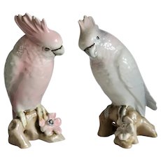A fine pair of porcelain Cockatoo figurines, Royal Dux, ca. 1950